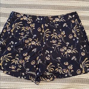 🌸3/$15 Loft Floral Shorts!